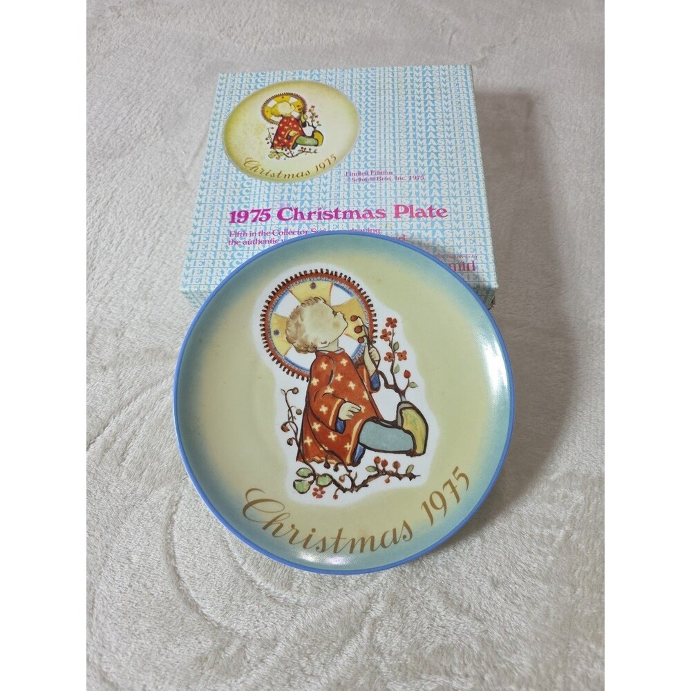 Schmid Bros Inc 1975 By Sister Berta Hummel Christmas Decorative Collector Plate